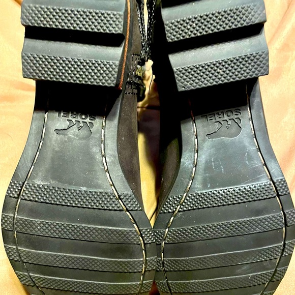 Sorel waterproof low heeled leather boot with sorel strap embellishments - Picture 9 of 10